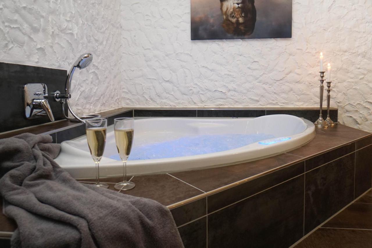 Ruhe Unter Reet-Haus Mit Sauna, Whirlpool Und Kamin Gnarrenburg Extérieur photo